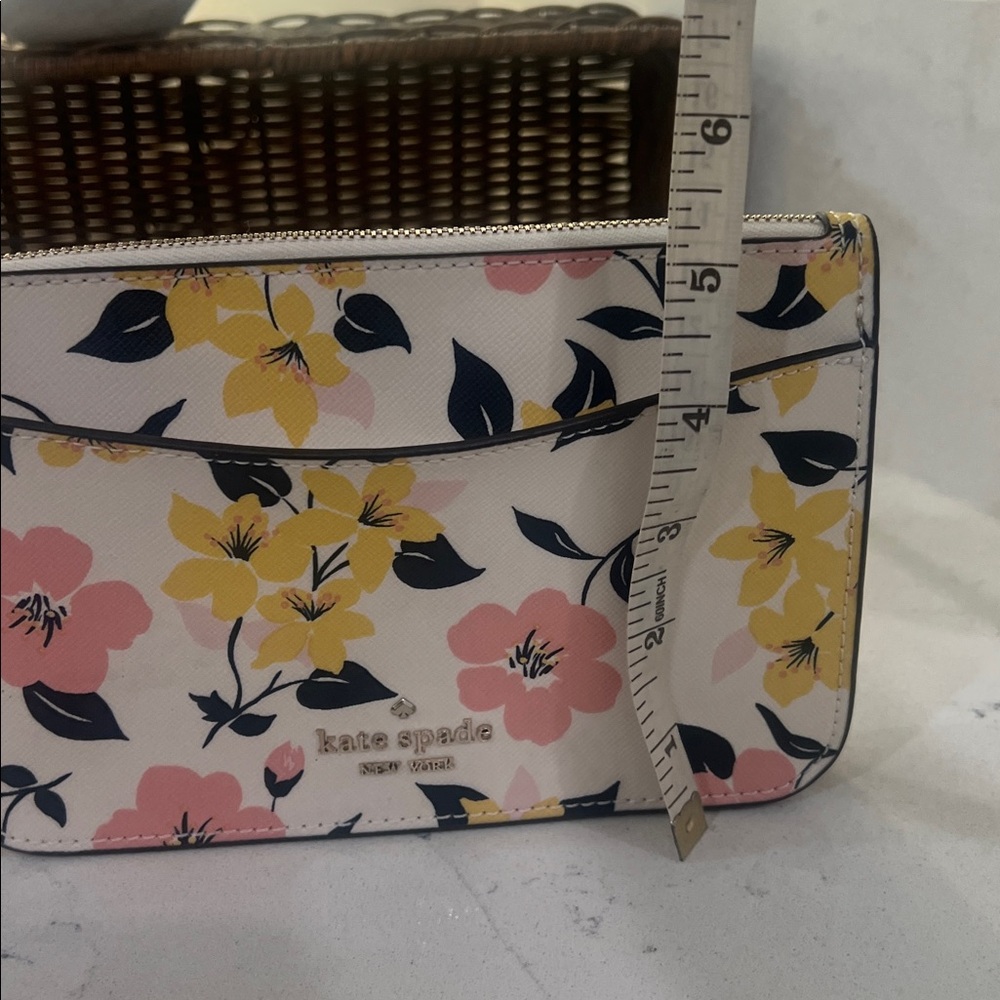 Kate Spade NWT Lily Blooms Printed Trip Wristlet Clutch - Picture 9 of 14